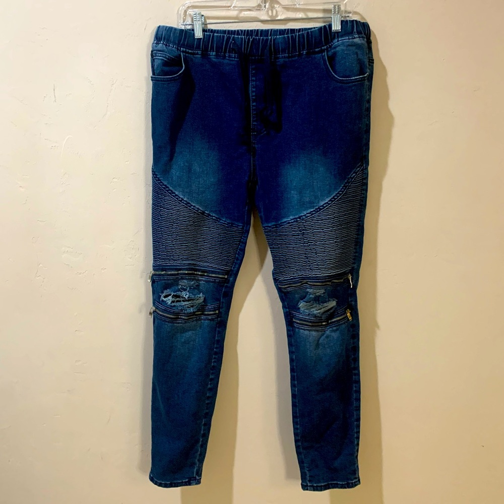 Dark blue jeans. Distressed knees. Size 2X